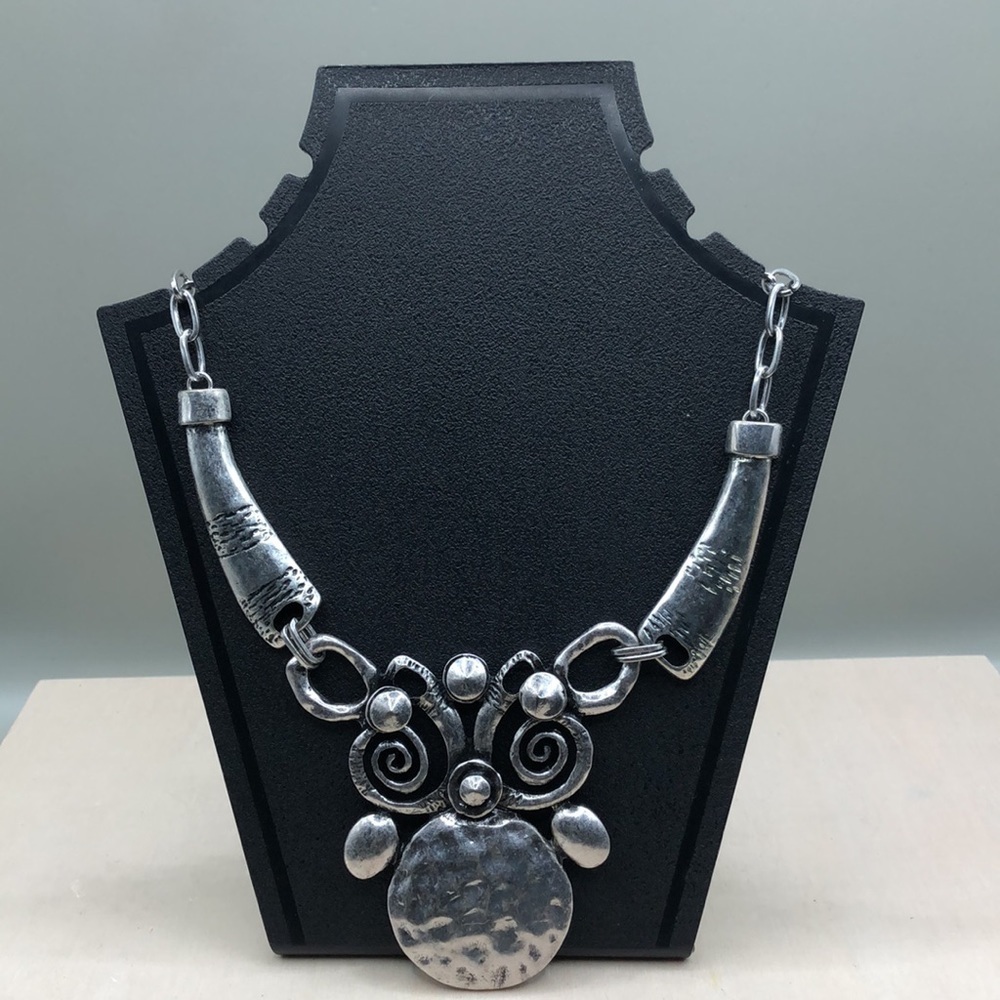 Brutalist modernist style hammered statement necklace silver tone geometric - Picture 4 of 4